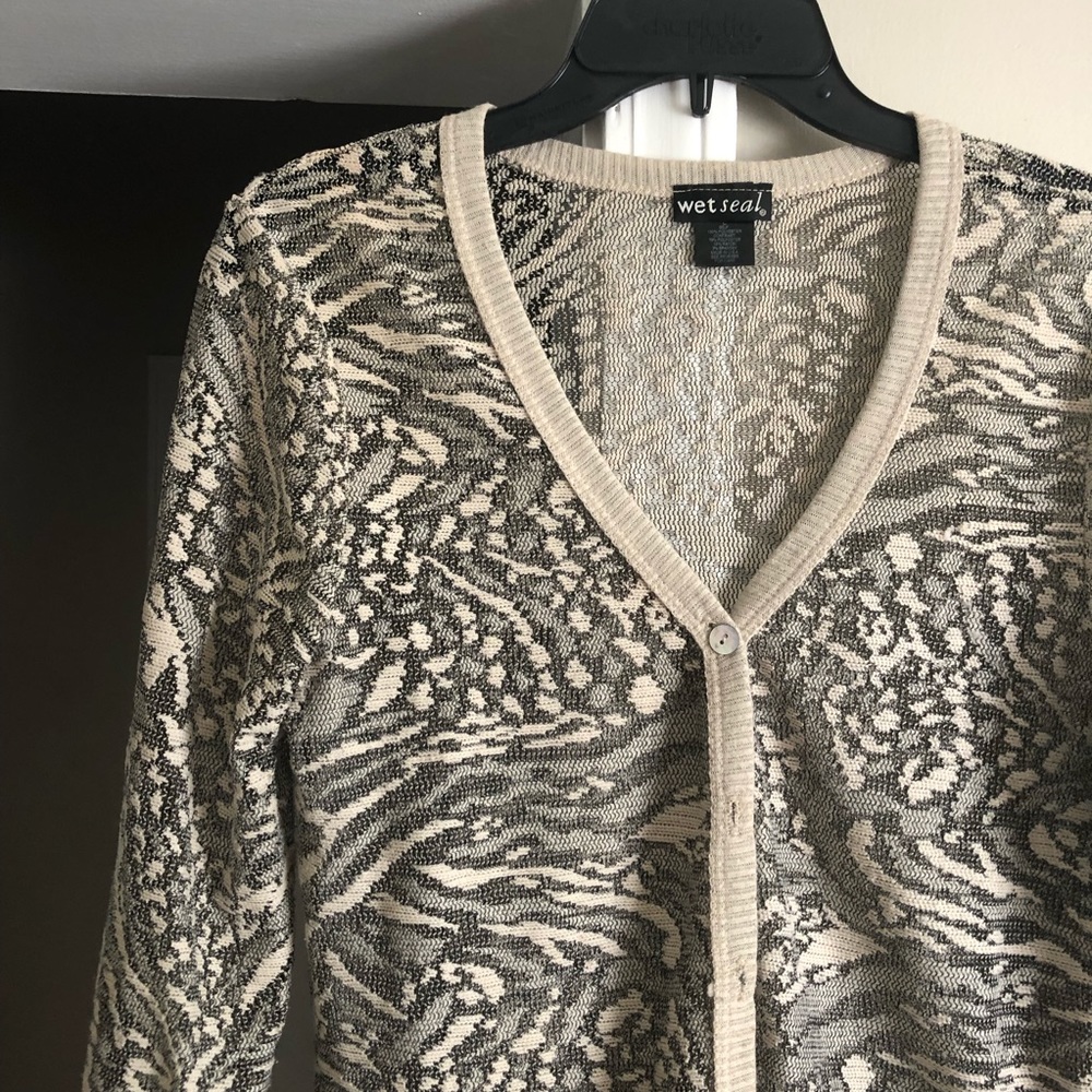 Wet Seal sheer patterned cardigan - Picture 2 of 7
